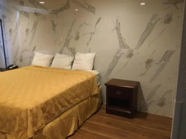 Americas Express Inn Rocky Mount 10